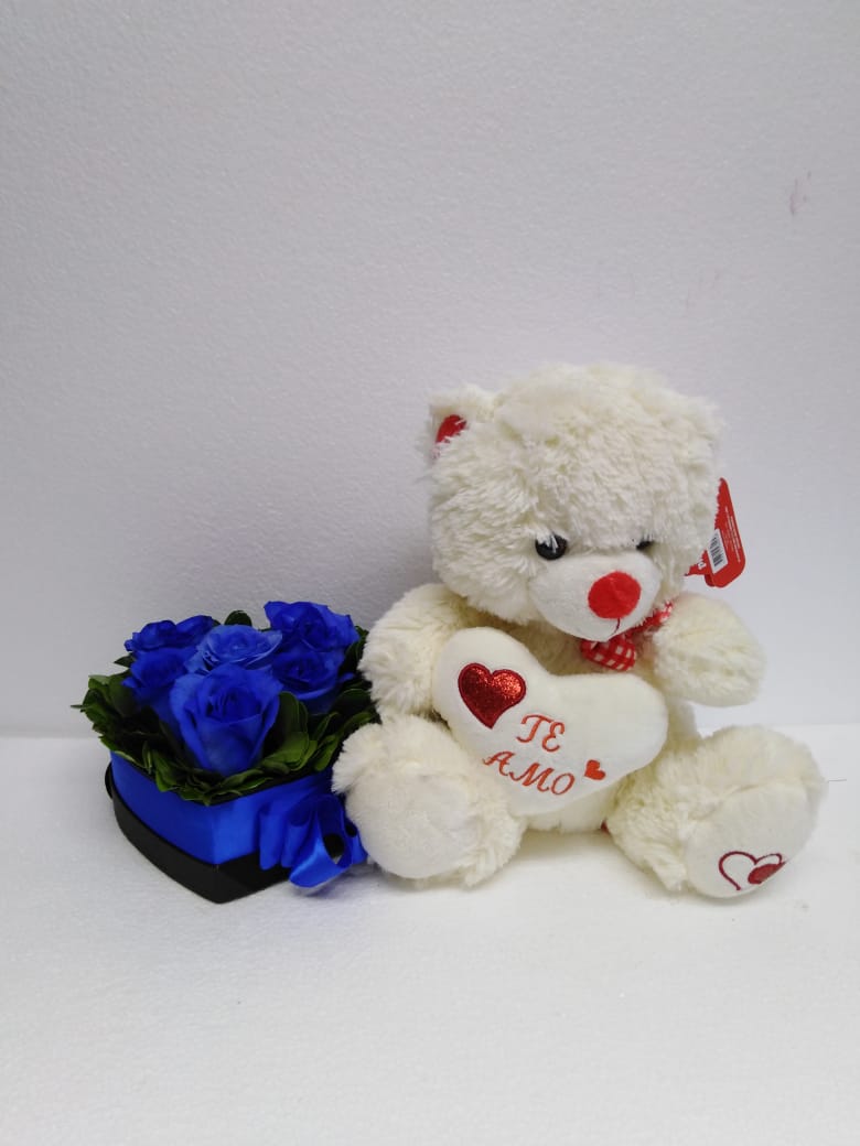 6 Rosas Azules en Caja Corazn y Peluche de 30 cm 